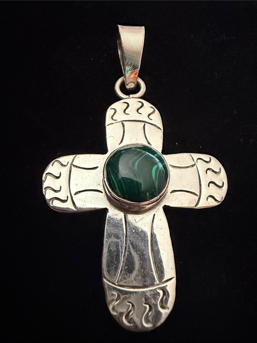 Vintage 925 sterling silver Southwestern cross pendant with green malachite